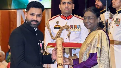 Rohit Sharma Padma Shri: राष्ट्रपति मुर्मु के हाथों सम्मानित हुए रोहित शर्मा! भावुक हिटमैन बोले—’कहानी में जुड़ गया गर्व का अध्याय’
