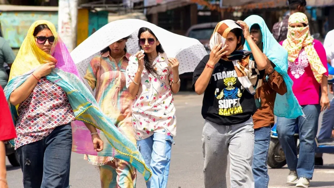 You are currently viewing UP Weather: 25 जून से पहले नहीं मिलेगी राहत, यूपी के इन 30 जिलों में पारा तोड़ेगा रिकॉर्ड