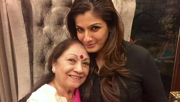 You are currently viewing Raveena Tandon: भरोसे का कत्ल! रवीना टंडन की मां के घर ₹25 लाख की सनसनीखेज चोरी, केयरटेकर महिला गिरफ्तार