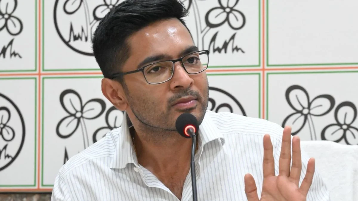 You are currently viewing TMC Political Crisis: अभिषेक बनर्जी की ओम बिरला से गुहार! टीएमसी के बागी गुट को न दें मान्यता, जानिए पूरा मामला