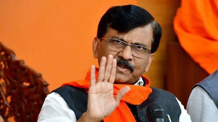 You are currently viewing Sanjay Raut vs Girish Mahajan: ‘ED-CBI आधे घंटे के लिए हमें दो…’ संजय राउत के इस बयान से महाराष्ट्र की राजनीति में भूचाल