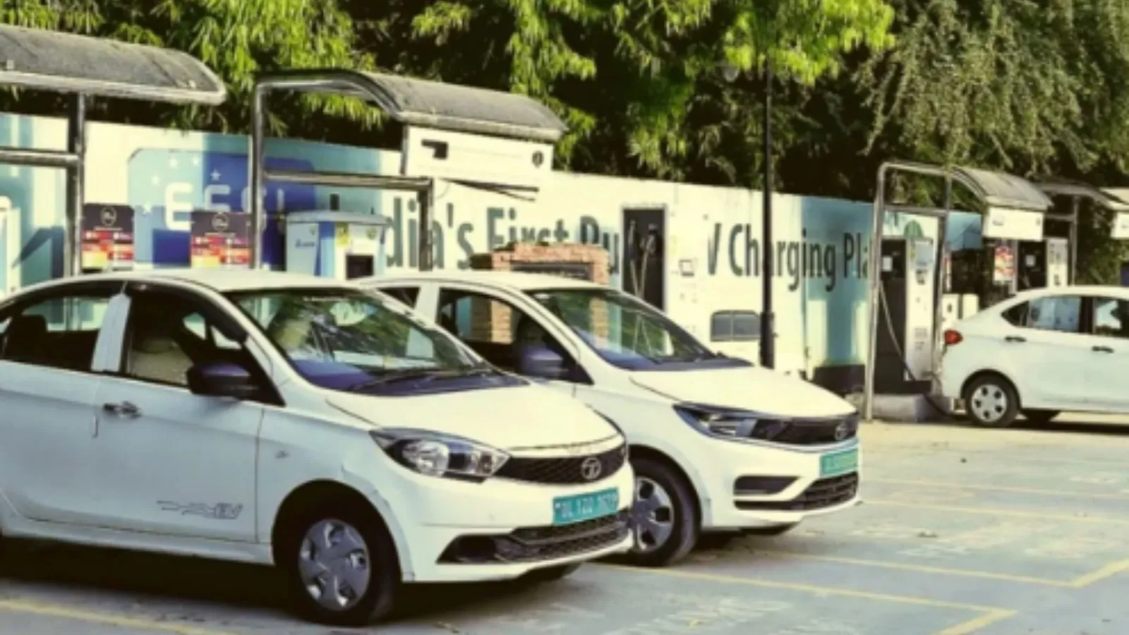 You are currently viewing Delhi EV Policy 2026: प्रदूषण से मिलेगी मुक्ति? दिल्ली EV पॉलिसी 2026, जानिए आपको कितनी मिलेगी सब्सिडी