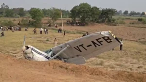 Read more about the article Kasganj Plane Crash: कासगंज में ट्रेनिंग विमान क्रैश, मुंबई की महिला पायलट कायनात खान गंभीर रूप से घायल