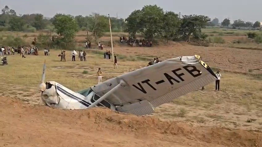 You are currently viewing Kasganj Plane Crash: कासगंज में ट्रेनिंग विमान क्रैश, मुंबई की महिला पायलट कायनात खान गंभीर रूप से घायल