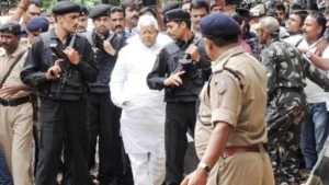 Read more about the article Lalu Yadav Family Security: लालू परिवार की सुरक्षा में भारी कटौती, लालू-राबड़ी से छिनी Z+ श्रेणी, तेज प्रताप की सिक्योरिटी भी घटी