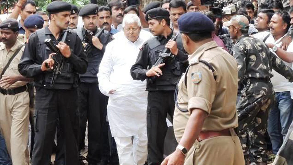 You are currently viewing Lalu Yadav Family Security: लालू परिवार की सुरक्षा में भारी कटौती, लालू-राबड़ी से छिनी Z+ श्रेणी, तेज प्रताप की सिक्योरिटी भी घटी