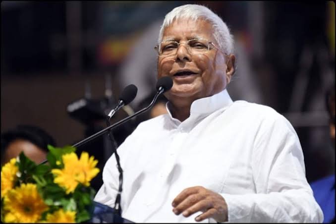 You are currently viewing RJD Foundation Day: पटना में लालू यादव ने फूंका चुनावी बिगुल, कार्यकर्ताओं को दिया एकजुटता का मंत्र