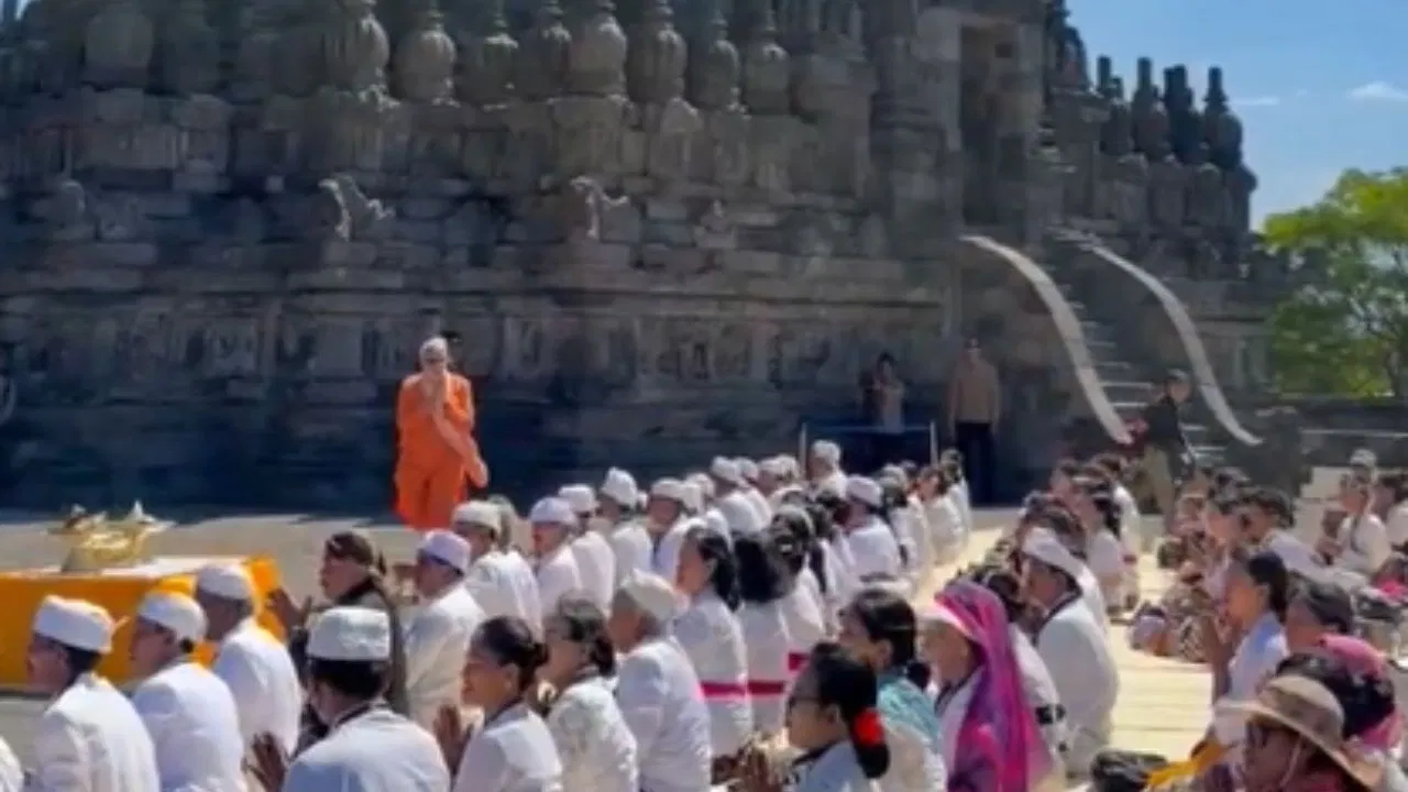 You are currently viewing PM Modi Prambanan Temple Visit: भारत-इंडोनेशिया के अटूट सांस्कृतिक संबंधों का नया अध्याय, राष्ट्रपति प्रबोवो के साथ पीएम मोदी ने किए प्रम्बानन मंदिर के दर्शन