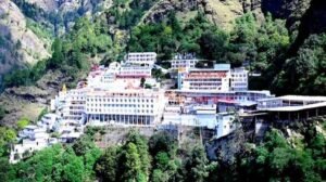 Read more about the article Vaishno Devi Yatra: माता वैष्णो देवी यात्रा फिर शुरू, एक सप्ताह बाद श्रद्धालुओं में लौटी खुशी; 2000 से ज्यादा भक्त हुए रवाना