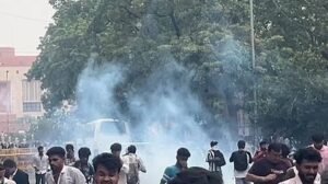 Read more about the article CJP Sansad March: संसद भवन के पास पहुंचा CJP का ‘संसद मार्च’! प्रदर्शनकारियों पर दागे गए आंसू गैस के गोले, गृह मंत्री से मिलने पहुंचे धर्मेंद्र प्रधान