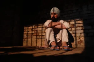 Read more about the article Diljit Dosanjh: सिर्फ 2 दिन में क्यों हटाई गई दिलजीत की फिल्म? एक्टर ने ‘अंधेरे’ को दी खुली चुनौती