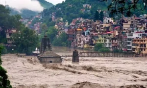 Read more about the article Himachal Weather: हिमाचल में मानसून का तांडव! कई जिलों में भारी बारिश का अलर्ट, कालका-शिमला रेल रूट ठप