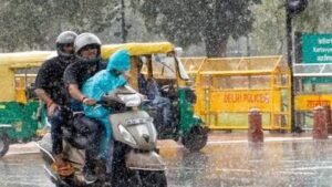 Read more about the article Delhi Weather Update: दिल्ली-एनसीआर में गिरा पारा लेकिन उमस ने किया बेहाल, जानिए आज कब होगी राहत की बारिश