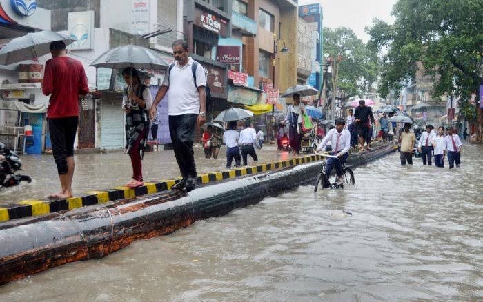 You are currently viewing UP Weather: UP मौसम विभाग ने जारी की चेतावनी, क्या आपके शहर में भी होगी मूसलाधार बारिश?