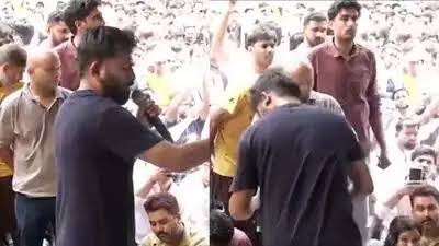 You are currently viewing Jantar Mantar Protest: सोनम वांगचुक को जबरन अस्पताल भेजा, अनशन पर बैठे अभिजीत दीपके पर फेंकी स्याही