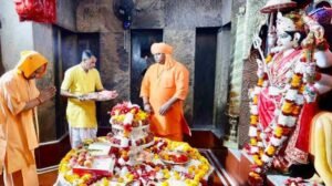 Read more about the article UP News: बलरामपुर दौरे पर सीएम योगी आदित्यनाथ, देवी पाटन मंदिर में पूजा-अर्चना और गौ सेवा कर मांगा प्रदेश की खुशहाली का आशीर्वाद