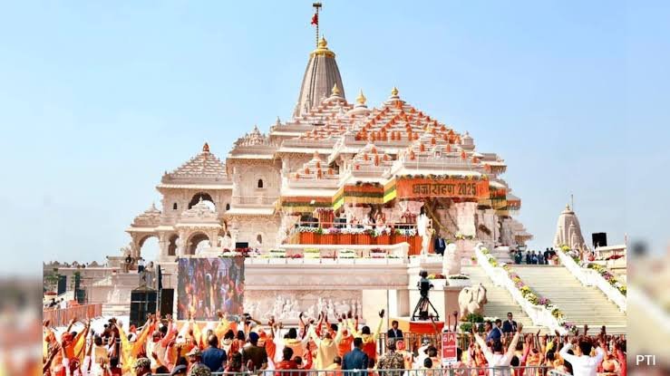 You are currently viewing Ram Mandir Security: राम मंदिर चढ़ावा चोरी कांड! राम जन्मभूमि के गणना कक्ष की सुरक्षा अभेद्य, निजी सुरक्षा कर्मियों का बढ़ा मानदेय