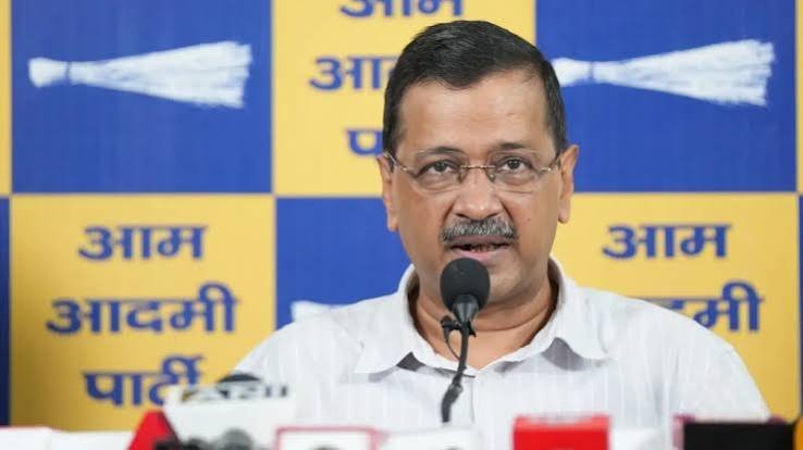 You are currently viewing Arvind Kejriwal March: E20 ईंधन नीति के खिलाफ केजरीवाल का बड़ा अभियान, पीएम आवास मार्च से पहले केंद्र सरकार पर साधा निशाना