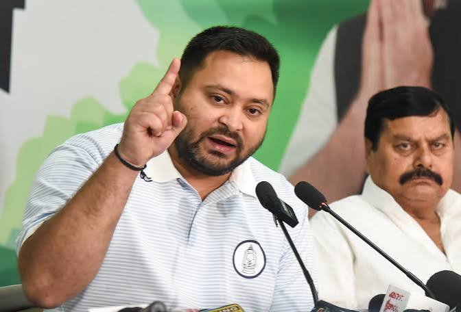 You are currently viewing Bihar News: दिल्ली में सरकार झुकी, बिहार में भी झुकेगी! तेजस्वी यादव ने अभ्यर्थियों से एकजुट होने की अपील