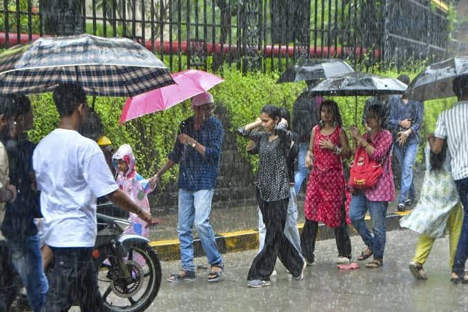 You are currently viewing Weather Alert: 19 अगस्त को 23 राज्यों में भारी बारिश का अलर्ट, दिल्ली-UP समेत कई राज्यों में आंधी का खतरा