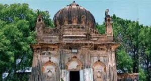 Read more about the article Lucknow News: लखनऊ के कसमंडी कलां किला विवाद पर बढ़ा तनाव, सावन और चेहल्लुम के बीच प्रशासन अलर्ट