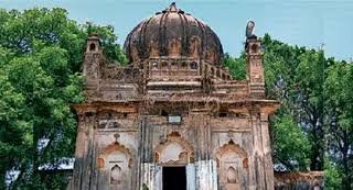 You are currently viewing Lucknow News: लखनऊ के कसमंडी कलां किला विवाद पर बढ़ा तनाव, सावन और चेहल्लुम के बीच प्रशासन अलर्ट