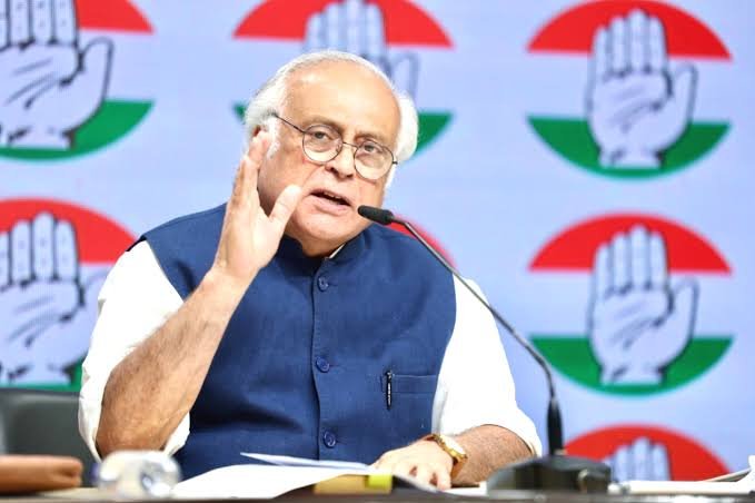 You are currently viewing Caste Census: जाति जनगणना पर कांग्रेस का केंद्र सरकार पर हमला, जयराम रमेश बोले- ‘ये जनगणना नहीं, धोखा है’