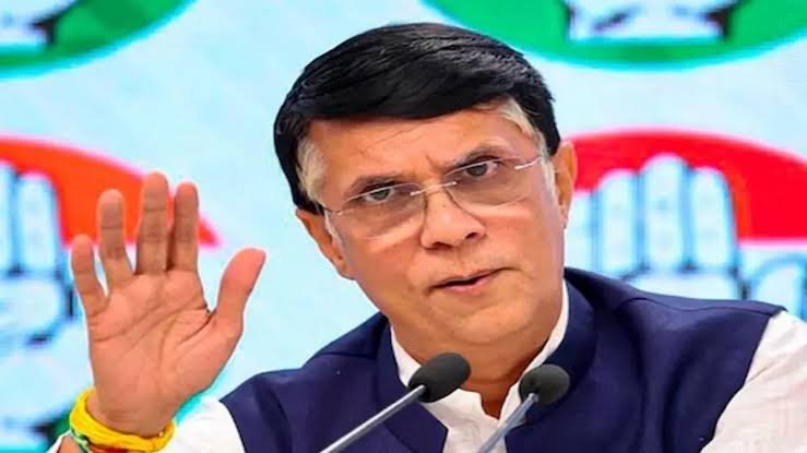 You are currently viewing Vande Mataram Row: वंदे मातरम विवाद पर कांग्रेस-BJP आमने-सामने, पवन खेड़ा के बयान से बढ़ी सियासी गर्मी