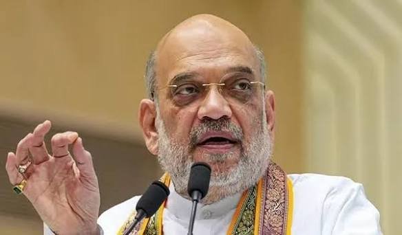 You are currently viewing Monsoon Session: संसद के मानसून सत्र में गतिरोध के बीच अमित शाह का बड़ा बयान, बोले- कल 3 बजे तक दूंगा सभी सवालों के जवाब