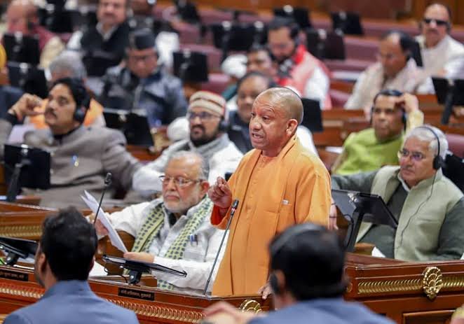 You are currently viewing Monsoon Session: यूपी विधानसभा में फिर गरमाया माहौल, सपा के हंगामे पर भड़के सीएम योगी, विधायक सचिन यादव पूरे सत्र के लिए निष्कासित