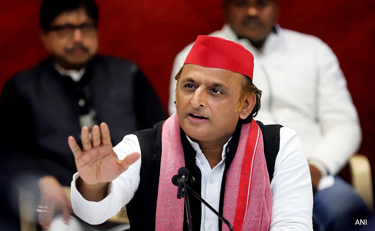 You are currently viewing UP Politics: अखिलेश यादव का आकाश आनंद के ‘अंकल’ बयान पर पलटवार, बोले- मुद्दा अंकल का नहीं, शिक्षा-परीक्षा और राम मंदिर पर हो चर्चा