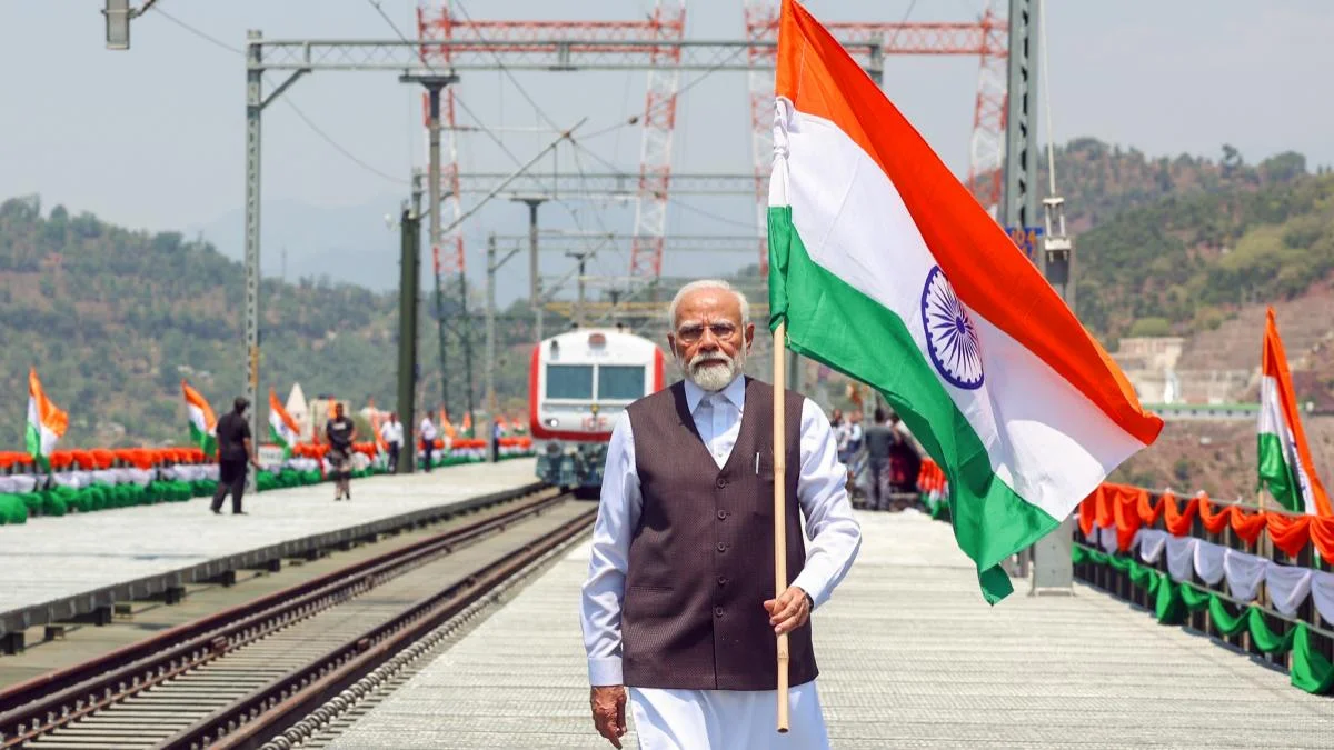 You are currently viewing Har Ghar Tiranga: पीएम मोदी की देशवासियों से अपील, 15 अगस्त को हर घर फहराएं तिरंगा; NDA सांसदों ने भी लहराया राष्ट्रीय ध्वज
