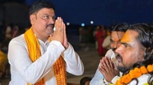 Read more about the article UP Politics: ब्राह्मण सम्मेलन से अखिलेश यादव ने फूंका 2027 चुनाव का बिगुल, अयोध्या से पवन पांडेय को बनाया प्रत्याशी