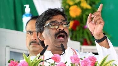 You are currently viewing Ranchi Protest: JPSC-JSSC छात्र आंदोलन पर CM हेमंत सोरेन का विपक्ष पर हमला, बोले- ‘मकड़जाल’ में फंसाया जा रहा विवाद