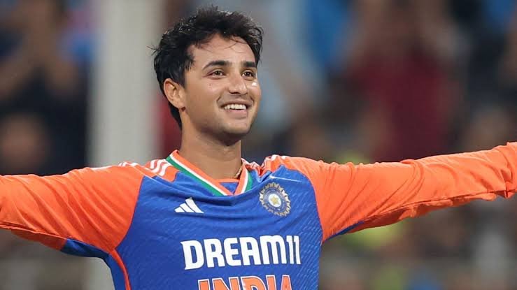 Read more about the article Abhishek Sharma का तूफानी दोहरा शतक! 91 गेंदों में 233 रन ठोककर घरेलू क्रिकेट में मचाया तहलका