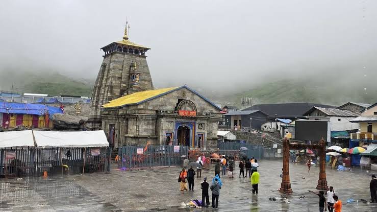 You are currently viewing Uttarakhand News: सावन के पहले सोमवार पर केदारनाथ धाम में उमड़ा आस्था का सैलाब, बाबा केदार के जलाभिषेक के लिए लगी लंबी कतारें