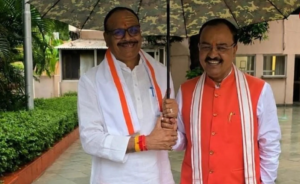 Read more about the article UP Election 2027: यूपी की सियासत में छाते वाली तस्वीर के क्या मायने? ब्रजेश पाठक और केशव मौर्य की फोटो ने बढ़ाई राजनीतिक चर्चा