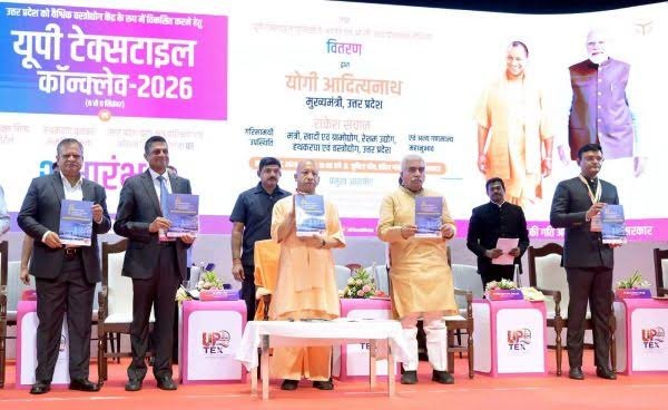 You are currently viewing UP Textile Conclave: यूपी टेक्सटाइल कॉन्क्लेव का आगाज, सीएम योगी बोले- सपा सरकार में वन डिस्ट्रिक्ट, वन माफिया था