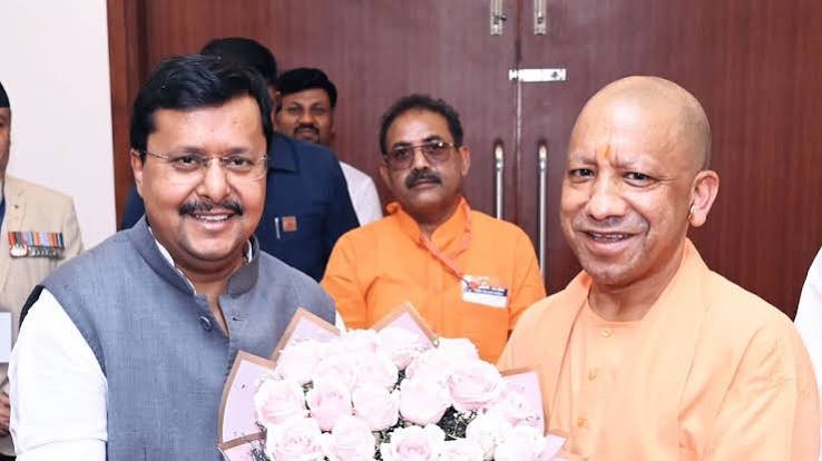 Read more about the article Meerut News: मेरठ पहुंचे BJP अध्यक्ष नितिन नवीन, बुलडोजर से हुआ स्वागत; युवाओं से किया सीधा संवाद