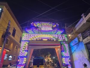 Read more about the article Mathura Janmashtami: जन्माष्टमी से पहले दुल्हन सी सजी मथुरा, कान्हा के जन्मोत्सव के लिए उमड़ा भक्तों का सैलाब