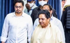 Read more about the article BSP Meeting: मायावती का बड़ा फैसला, आकाश आनंद की भूमिका पर ब्रेक; BSP ने अकेले चुनाव लड़ने का किया ऐलान