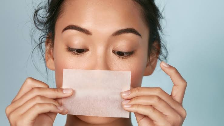 You are currently viewing Monsoon Skin Care: बारिश में ऑयली और डल स्किन से हैं परेशान? इन 5 आसान टिप्स से रखें चेहरे का ख्याल