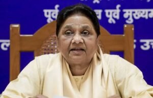 Read more about the article UP Politics: यूपी विधानसभा की सियासत में मायावती का बड़ा वार, सपा-कांग्रेस पर बोलीं- नीला रंग पहनने से नहीं बदलेगी जातिवादी सोच