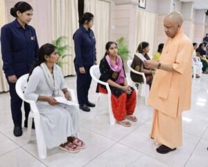 Read more about the article UP News: मुख्यमंत्री योगी आदित्यनाथ ने ‘जनता दर्शन’ में सुनीं लोगों की समस्याएं, अधिकारियों को त्वरित कार्रवाई के निर्देश