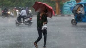 Read more about the article UP Rain Alert: यूपी में भारी बारिश का रेड अलर्ट! 27 सितंबर तक प्रशासन अलर्ट, लखनऊ समेत कई जिलों में स्कूल बंद
