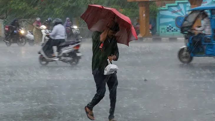 You are currently viewing UP Rain Alert: यूपी में भारी बारिश का रेड अलर्ट! 27 सितंबर तक प्रशासन अलर्ट, लखनऊ समेत कई जिलों में स्कूल बंद