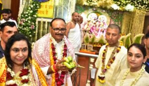 Read more about the article UP News: लखनऊ में आधी रात गूंजा ‘जय कन्हैया लाल’, मंदिरों से थानों तक दिखा कृष्ण जन्माष्टमी का भव्य रंग