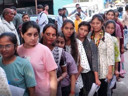 You are currently viewing UPSSSC PET Exam Date 2026: यूपी पीईटी परीक्षा की तारीखों में बदलाव, अब 25 और 30 अक्टूबर व 1 नवंबर को होगा एग्जाम