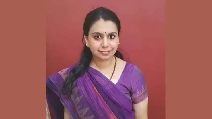 You are currently viewing IAS Divya Mittal Resignation: चर्चित आईएएस दिव्या मित्तल ने छोड़ी प्रशासनिक सेवा, तीन बार UPSC पास कर हासिल किया था IAS का सपना