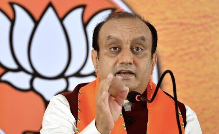 You are currently viewing Ram Mandir CEO विवाद पर सियासत तेज, राशिद अल्वी के बयान पर सुधांशु त्रिवेदी का पलटवार